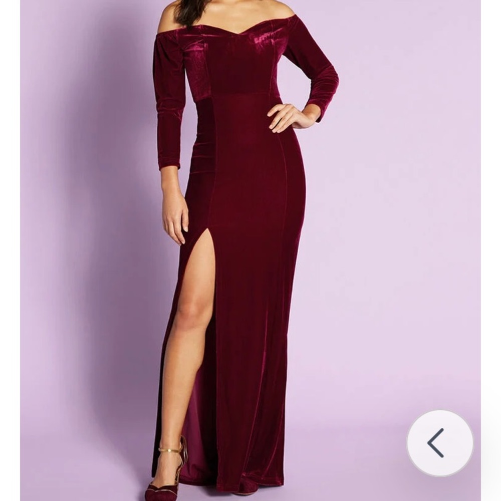 NWT In a State of Sultry Off-shoulder Velvet Dress